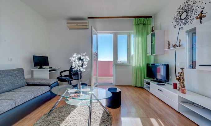 Kastel Sucurac Apartment | Cozy Sea View Apartment Marinely with big garden and BBQ