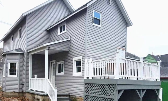Charlevoix Apartment | Cozy second floor unit in the heart of Downtown Charlevoix, 1BR/1BA sleeps 4 n