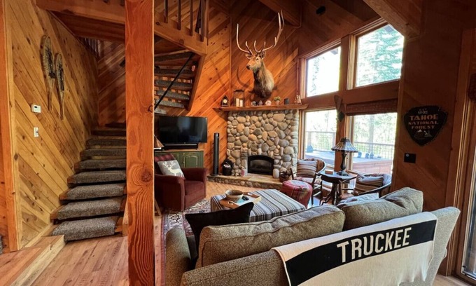 Truckee Cabin | Cozy Ski Cabin - Free Shuttle Village & Rec Center