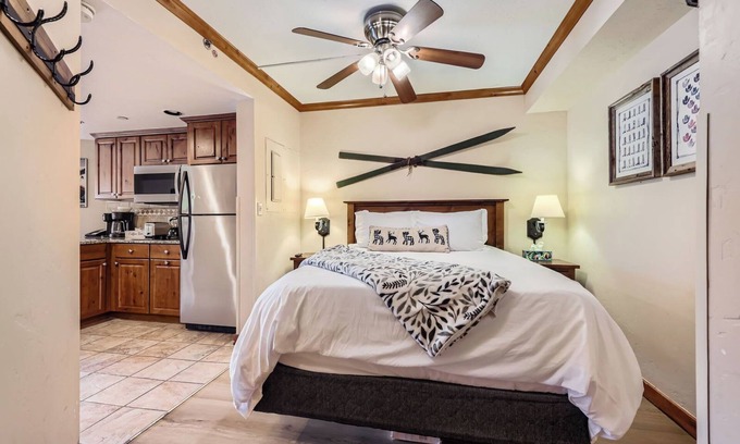 Peak 9 Apartment | Cozy Ski-In/Out Studio In Building 4 | Kitchen | Dog Friendly