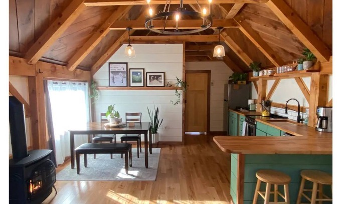 Jeffersonville Cabin | Cozy Smugglers Cabin, On the River & in Nature