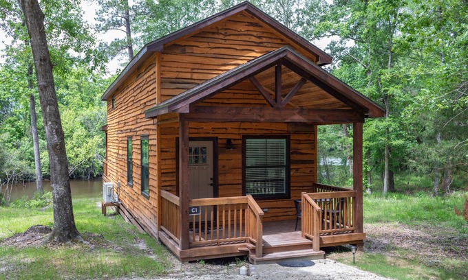 Livingston Cabin | Cozy, Spacious, and Right on the Banks of Rocky Creek, Two Creeks Crossing Resort