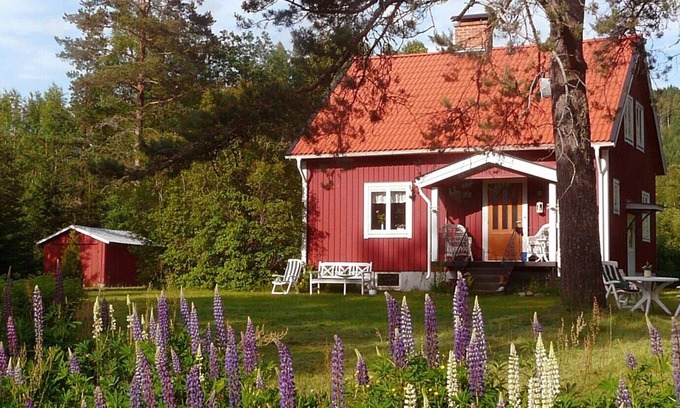 Lakene House | Cozy spacious vacation home in a quiet sea location w/sauna & wood-burning stove