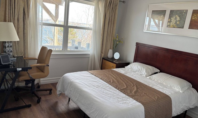 Halifax Apartment | Cozy stay overlooking the basin (2 weeks or more)