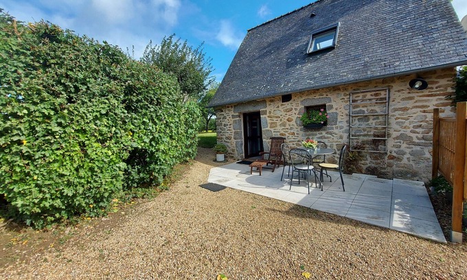 Alexain Cottage | Cozy Stone Cottage with Private 8ha Fishing Pond and Scenic Surroundings - Ideal for Nature Lovers