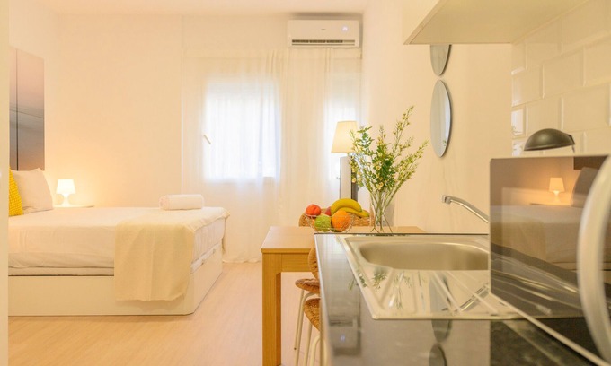 Ciudad Lineal Apartment | Cozy Studio Apartment near the Bullring in Ventas