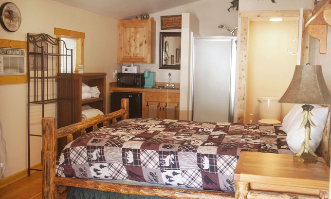 Columbia Falls Cabin | Cozy Studio Cabin with Full Bath + Laundry Steps to Downtown Columbia Falls!
