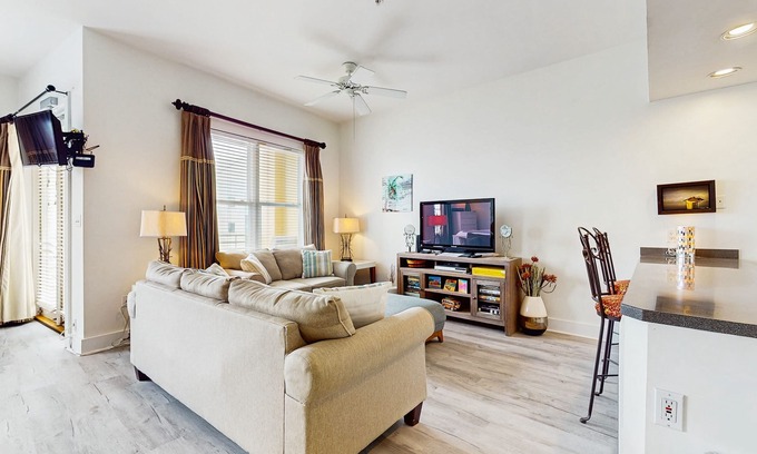 Gulf Place Apartment | Cozy studio close to the beach w/shared pool & tennis courts - shopping nearby