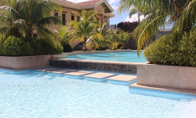 Tagaytay Condo | Cozy Studio Condo with WIFI at Splendido Taal Tower 1 beside Golf Course, pool