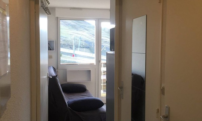 Arette Apartment | Cozy Studio for 4 at Foot of Slopes, Balcony, Ski Locker, Free Parking, Near Shops, Arette