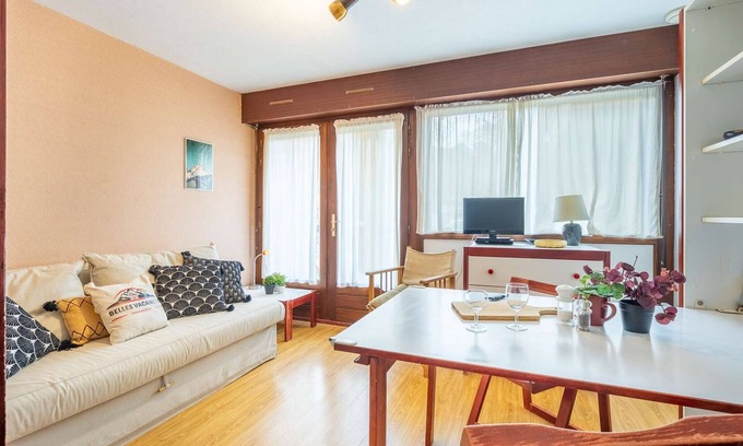 Vignec Apartment | Cozy Studio for 4 in Saint Lary with Balcony, Parking, Near Ski Slopes