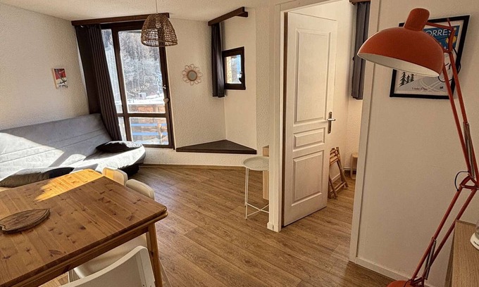 Les Orres Apartment | Cozy studio for 4, ski-in/ski-out, south-facing balcony, central location
