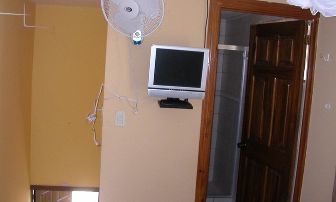Pavas Apartment | Cozy studio in peaceful San Jose with WiFi+water+kitchen and mountain view
