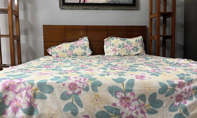 Jaypee Greens Apartment | Cozy studio in welcoming Greater Noida with WiFi, AC