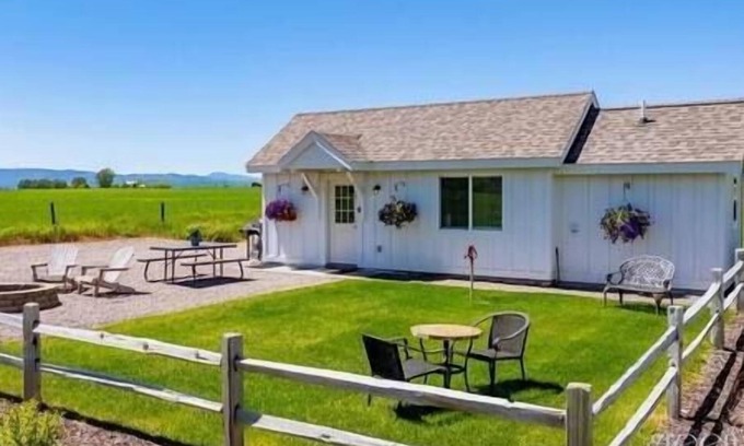 Columbia Falls House | Cozy Studio - Mountain Views!