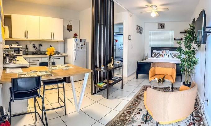 Survey Creek Apartment | Cozy studio near Seminole Hard Rock Cafe