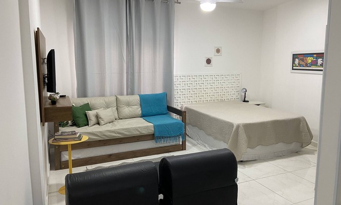 Pitangueiras Apartment | Cozy studio on the sand 50m from the sea Edif. Ouro Preto and Sabará