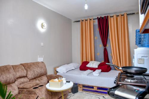 Kiambu House | Cozy Studio With A Rooftop Pool in Nairobi-JoJo Homes