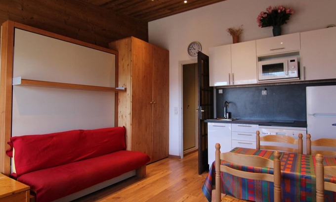Jeux Apartment | Cozy Studio with Balcony for 4, Prime Location, Ski-in/Ski-out - Alpe d'Huez
