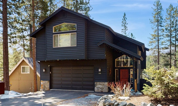 Tahoe Paradise House | Cozy Tahoe home near the best of South Lake w/fireplace, WiFi, & skiing nearby