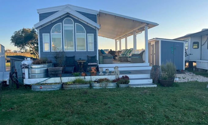 Sandbridge House | Cozy TINY HOME in Sandbridge by the bay and so close to the beach!