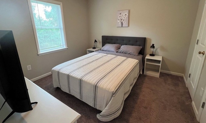 Havelock House | Cozy townhome 10 minutes from MCAS Cherry Point, 30 minutes to beach or New Bern