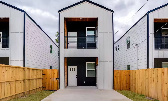 Eastside Promise Neighborhood House | Cozy Townhouse 8 min from downtown San Antonio