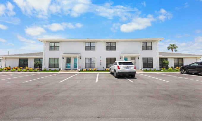 Marco Island Condo | Cozy townhouse centrally located on the island
