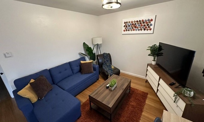 Olde Towne East Apartment | Cozy upstairs apartment, private 1 bed/1 bath, steps to everything Columbus