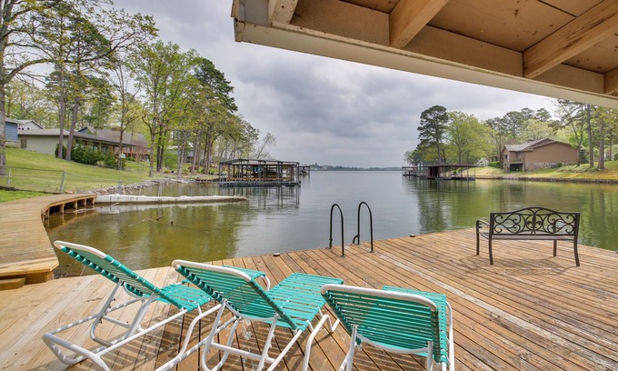 Tanglewood Estates Cabin | Cozy Lake Cabin w/Dock in Hot Springs Nat'l Park