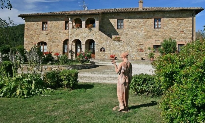 Radicondoli Villa | Cozy Villa (up to 36 pax) 13 Bedrooms/12 Bathrooms in Tuscany