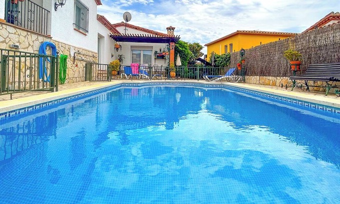 Calonge Villa | Cozy villa with pool and large garden. offer 01/06-08/06/19
