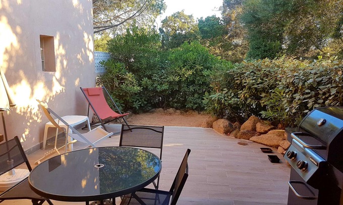 Santa Giulia Apartment | Cozy Villa with Terrace, 200m from Santa-Giulia Beach, A/C, Private Parking