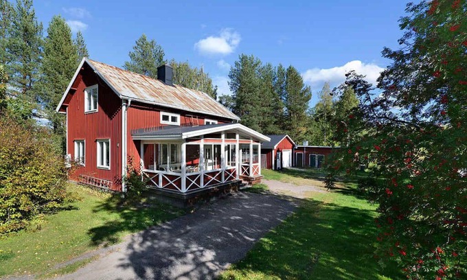 Storsund House | Cozy w lake view near windpark