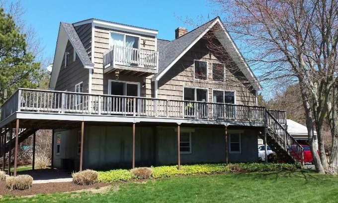 Charlestown House | Cozy yet spacious beach home - minutes from Charlestown beaches, BeachPass incl.