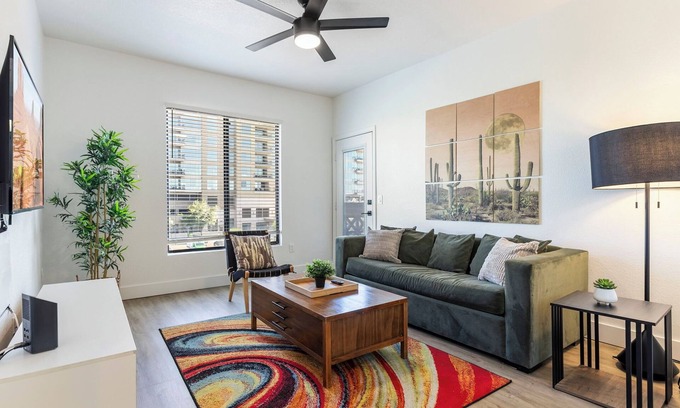 Kierland Apartment | CozySuites at Kierland Commons with pool #16