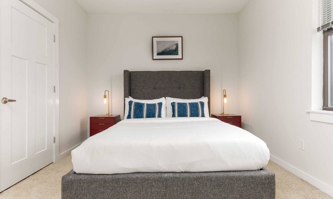 Hillsboro Village Apartment | CozySuites | Music Row Charming 2BR w/parking 40