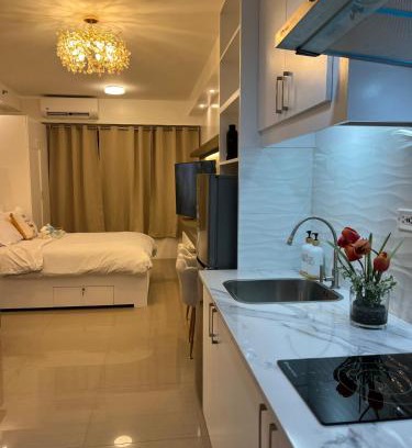 Barangay 76 Apartment | CQ House Luxe Stay with Pool View Near MOA & Airport