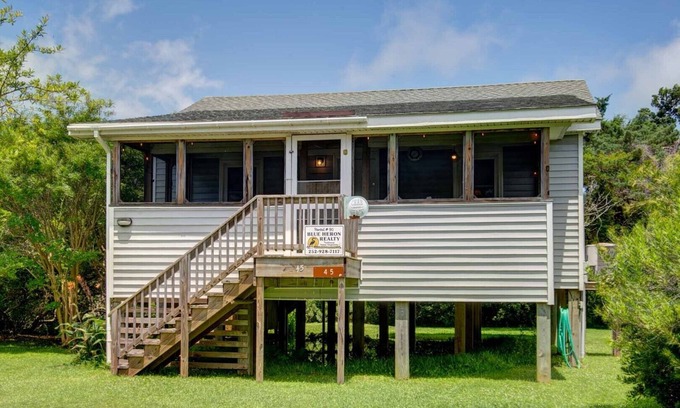 Ocracoke House | Crab Shack: Ocracoke Cottage within walking distance of shops and restaurants.