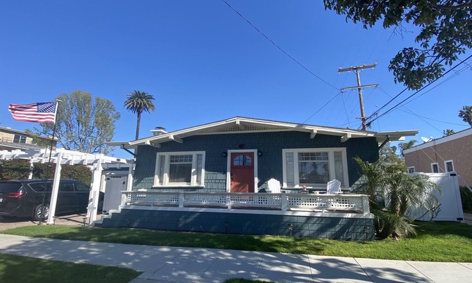 Belmont Heights House | Craftsman house 500 yards to beach and short walk to many restaurants