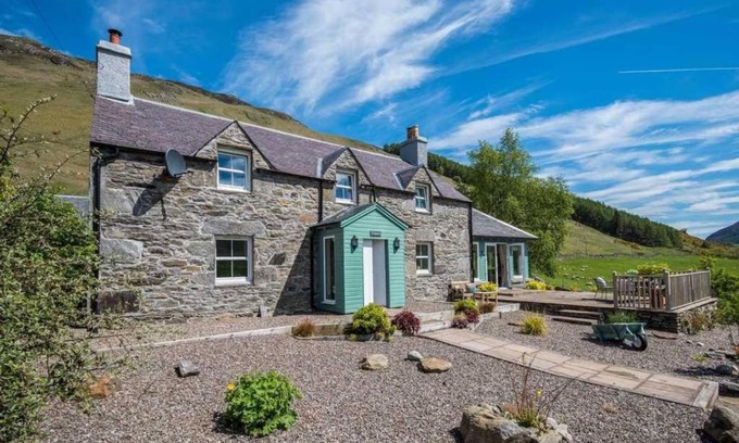 Loch Tay Apartment | Craigeanie Farmhouse