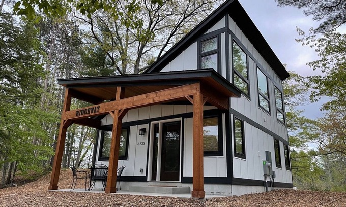 Glen Arbor Cottage | Cranberry Ridge - Ridge Way