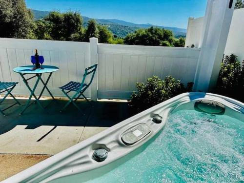 Ahwahnee Apartment | Creature Comforts Suite-Private Hot Tub-Sleeps 2