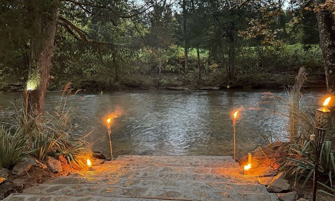 Albany House | Creek-Front Getaway at Dale Hollow Lake