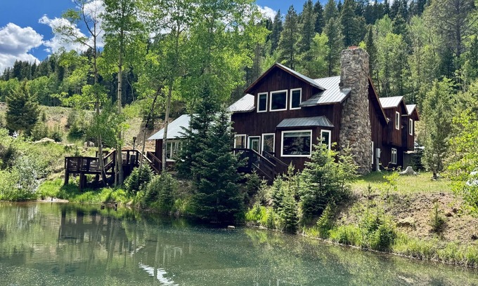 Black Hawk Cabin | Creek & Peak Hideaway