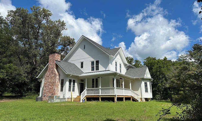 Dickson Other | Creek-side retreat in the woods, perfect for families seeking quality time