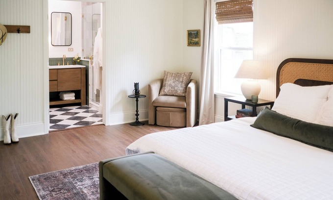 Comfort Hotel | Creek View Premier King