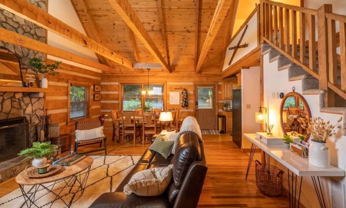 Seven Devils Cabin | Creekside Cabin > 15min to Hiking, Rafting, & the Alpine Coaster > Pet-Friendly