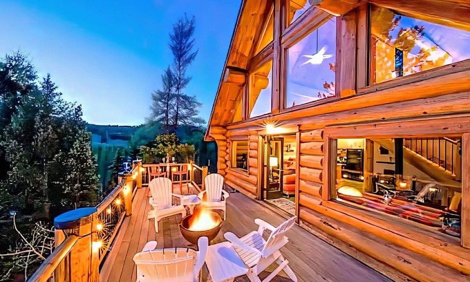 Black Hawk Cabin | Creekside Cabin – Hot Tub, Fire Pit & Wood Stove