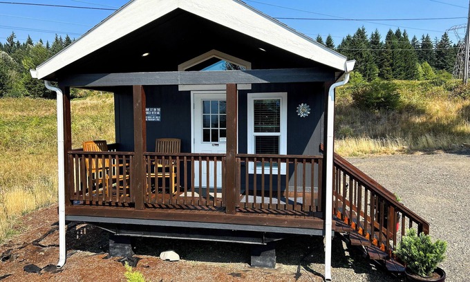 Stevenson Cabin | Creekside Cabin with Scenic Views at Maple Way Cabins
